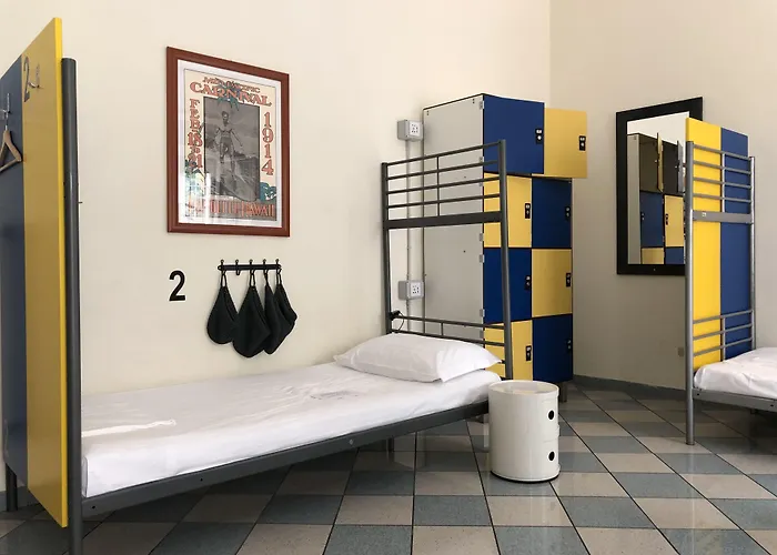 The Beehive אכסניה *